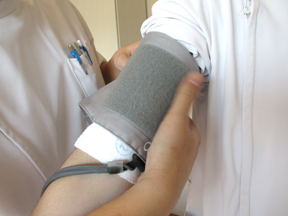 マンシェットの下に装着